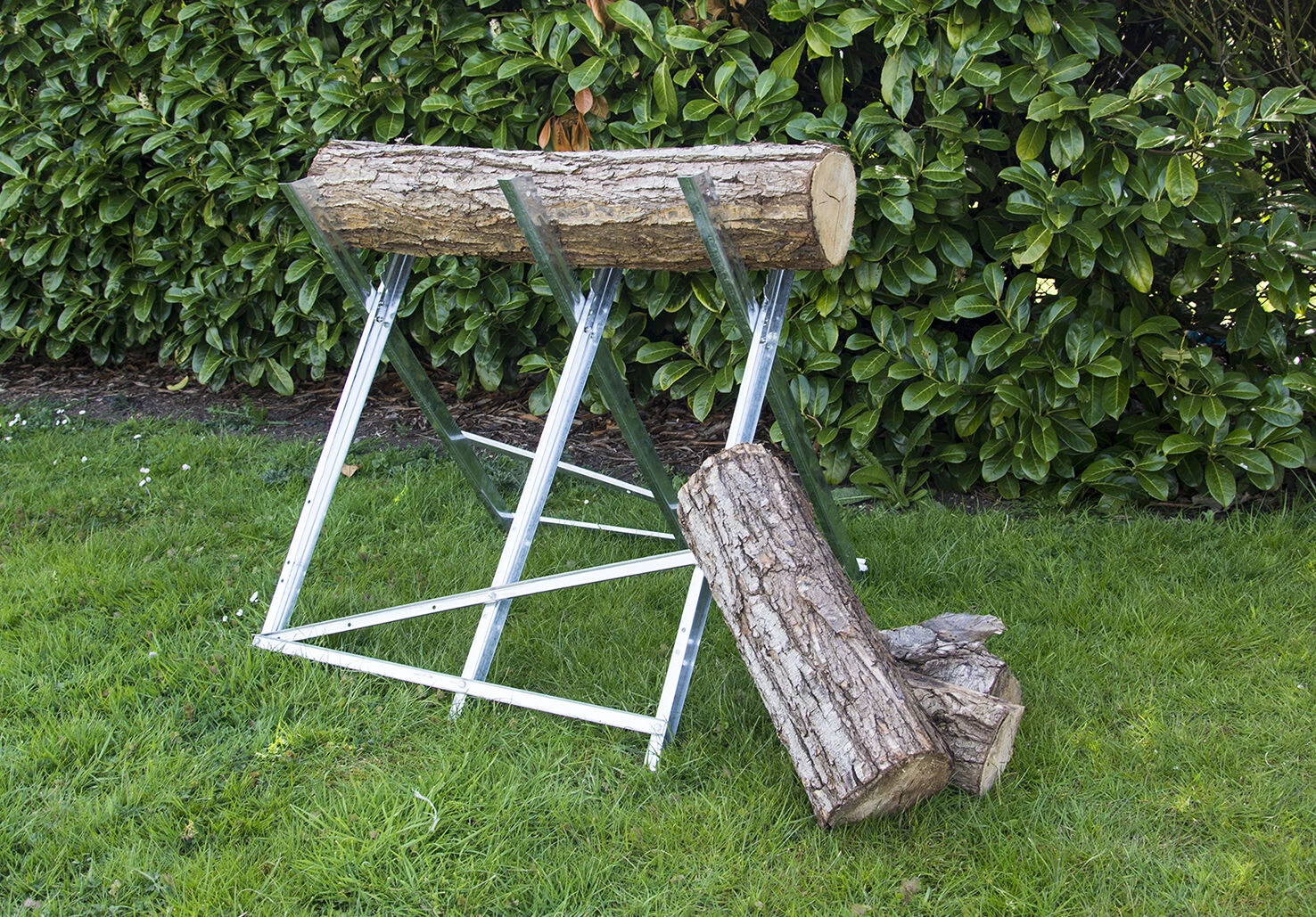 Handy Foldable Serrated Edged Saw Horse For 12in/30cm Diameter Logs - Image 2