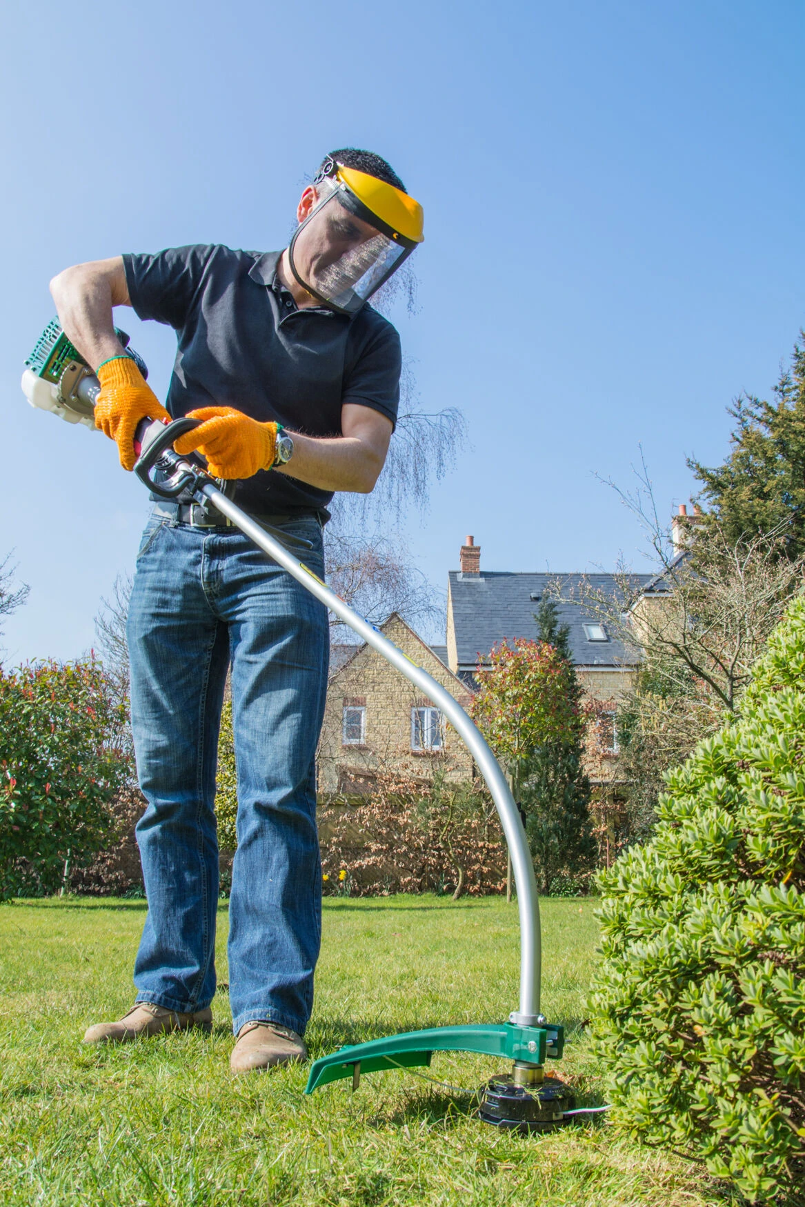 Webb LT26 Petrol 2-Stroke 26cc Curved Shaft Line Trimmer 10in/25cm Loop Handled - Image 5